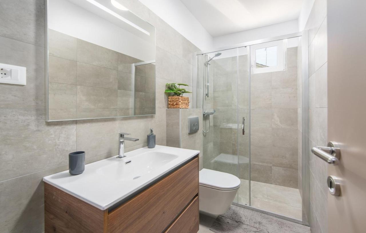 Apartment Vitamare Porec Esterno foto