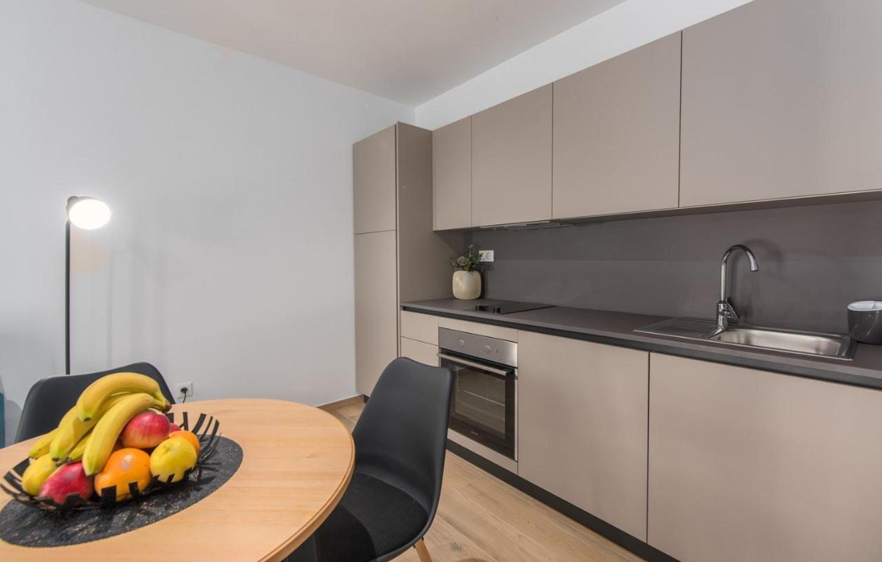 Apartment Vitamare Porec Esterno foto