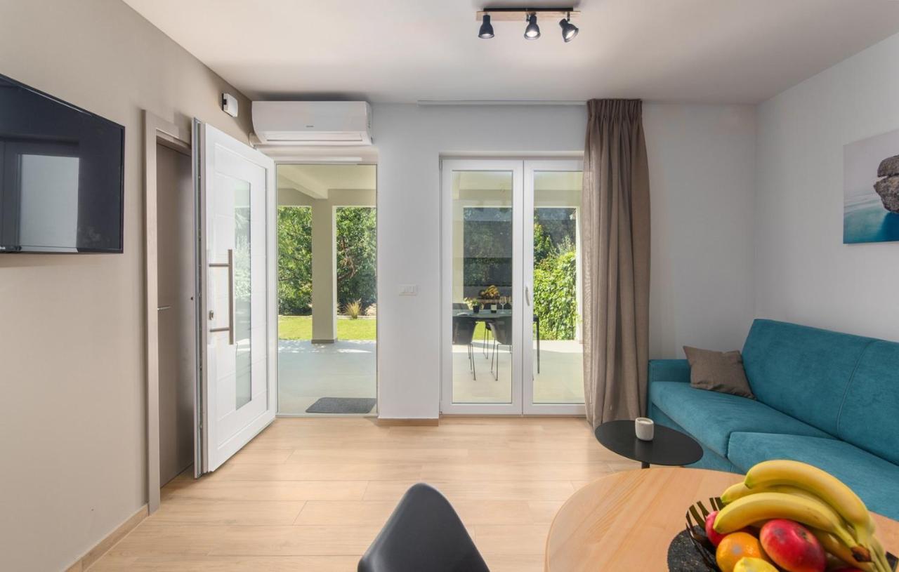 Apartment Vitamare Porec Esterno foto